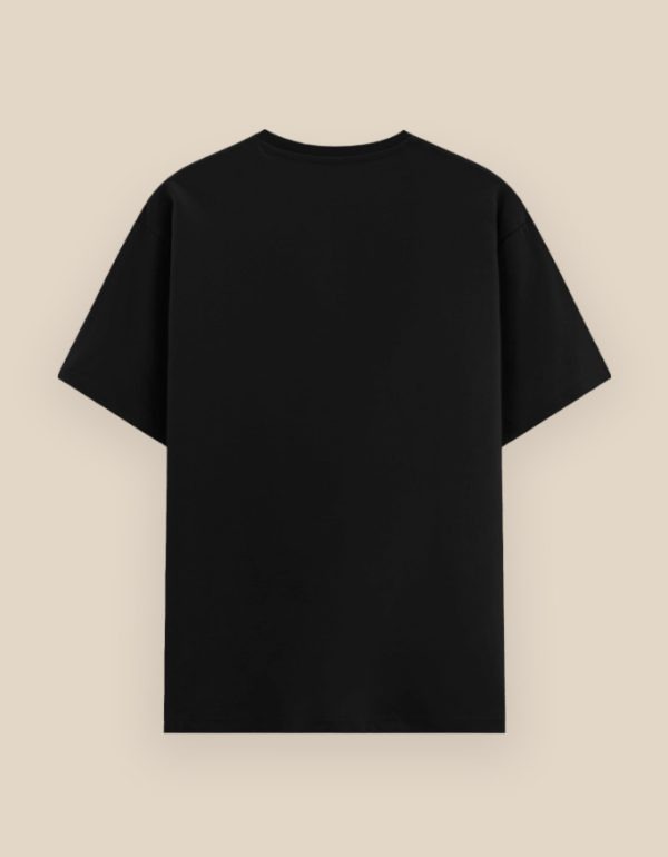 Unisex Basic T-Shirt in 100% cotton featuring round-neck and short sleeves
